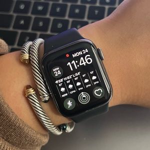 Apple Watch Series 4 40mm aluminum (scratches)